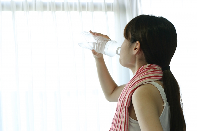 水を飲むイメージ